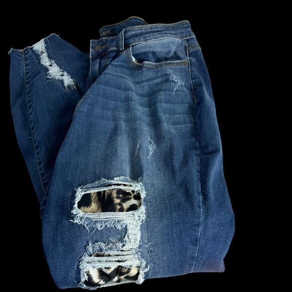 Judy Blue Upcycled Distressed Busted Knee Tapered Leg Raw Hem Crop Jeans Sz 16W - Picture 1 of 10